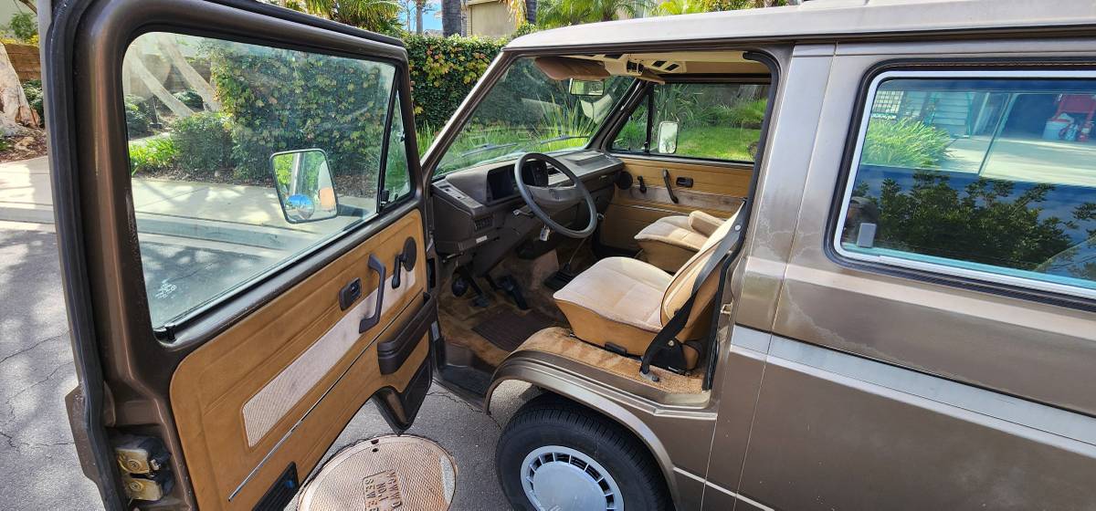 Volkswagen-vanagon-1985-brown-7
