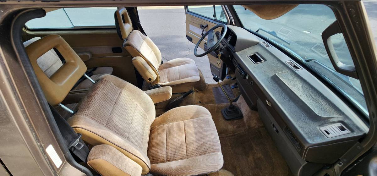 Volkswagen-vanagon-1985-brown-9