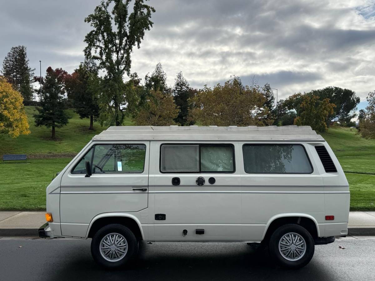Volkswagen-vanagon-2.0l-1982-white-10