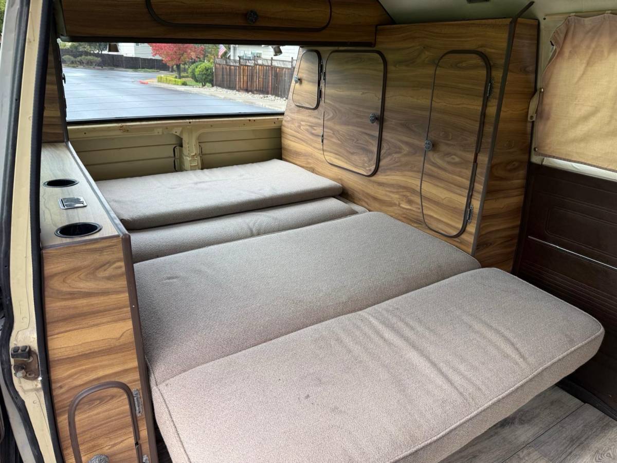 Volkswagen-vanagon-2.0l-1982-white-15