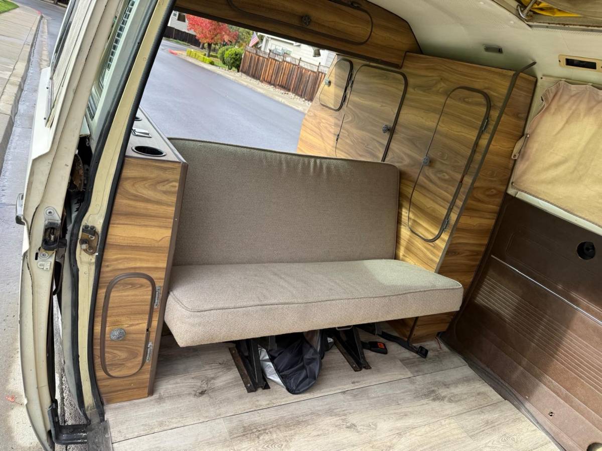 Volkswagen-vanagon-2.0l-1982-white-17