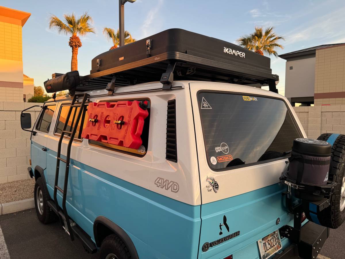 Volkswagen-vanagon-bus-1987-blue-10