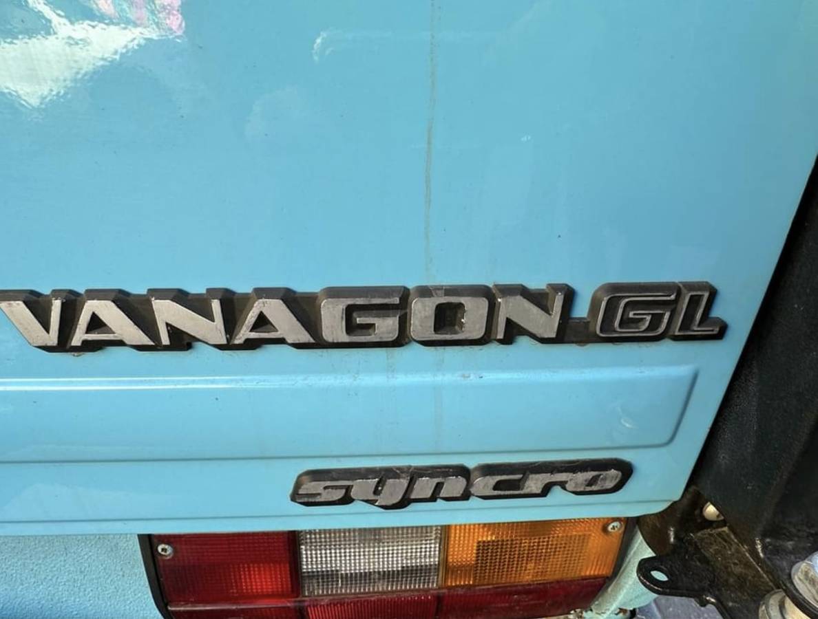 Volkswagen-vanagon-bus-1987-blue-12