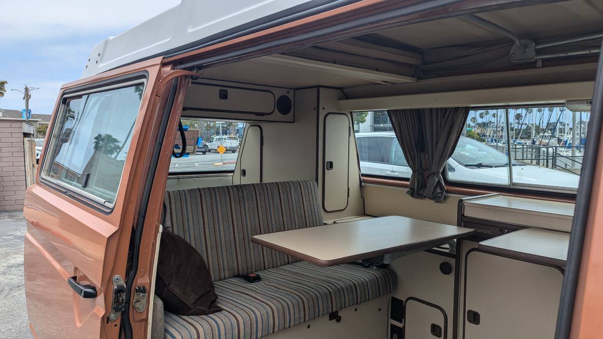 Volkswagen-vanagon-camper-1984-brown-1