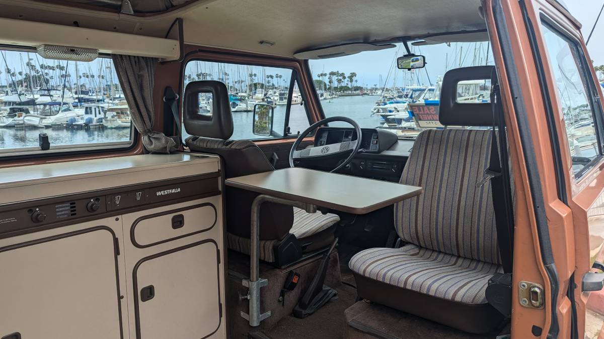 Volkswagen-vanagon-camper-1984-brown-2