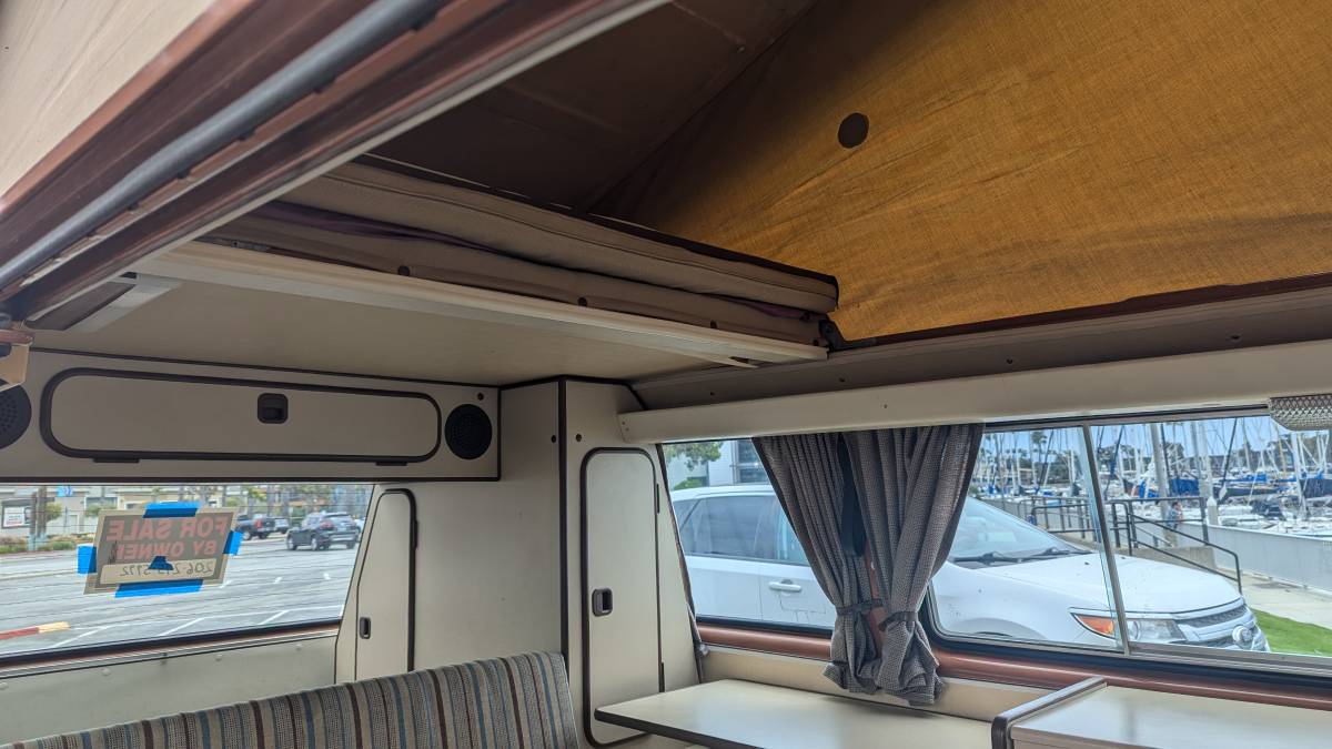 Volkswagen-vanagon-camper-1984-brown-3