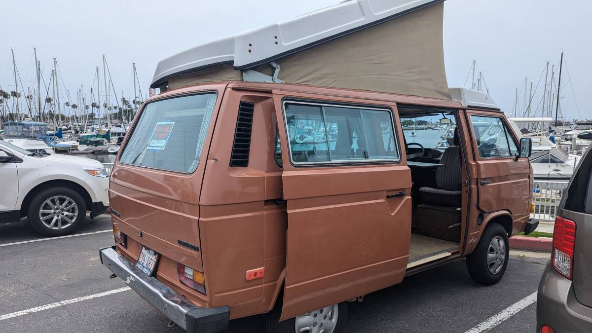 Volkswagen-vanagon-camper-1984-brown