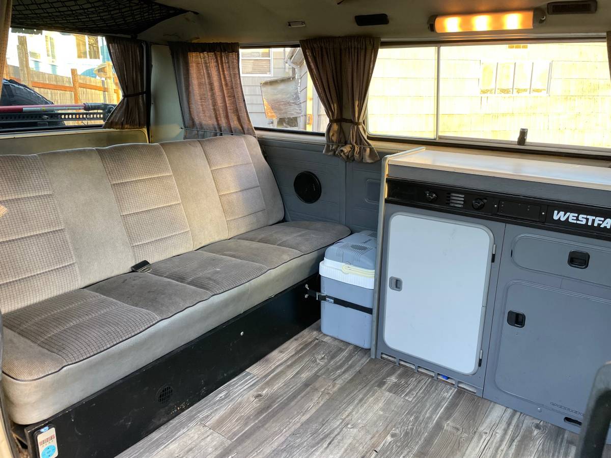 Volkswagen-vanagon-camper-1989-yellow-11