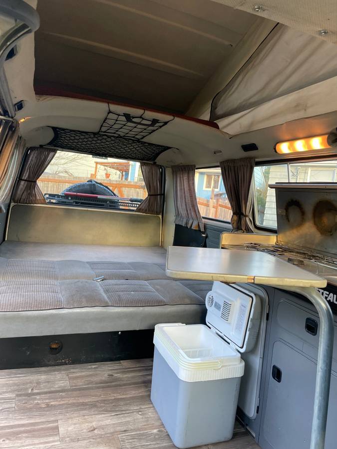 Volkswagen-vanagon-camper-1989-yellow-15