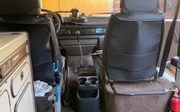 Volkswagen-vanagon-westfalia-1984-white-2