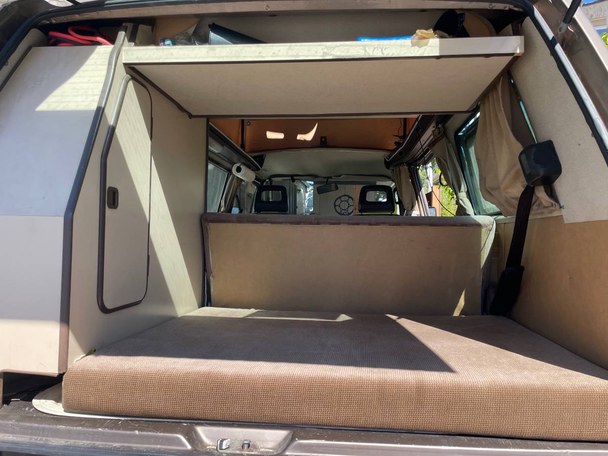 Volkswagen-vanagon-westfalia-1986-brown-31