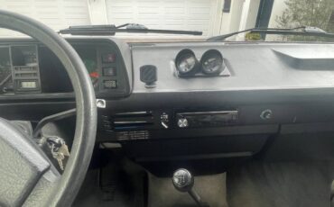 Volkswagen-vanagon-westfalia-1986-white-4