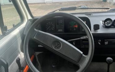 Volkswagen-vanagon-westfalia-1986-white-9