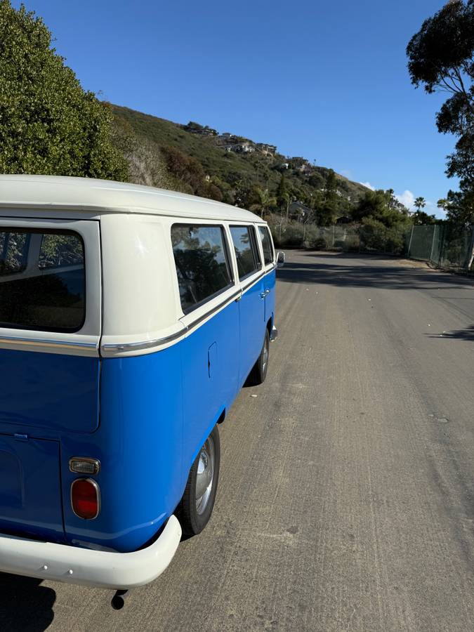 Volkswagon-1968-blue-3