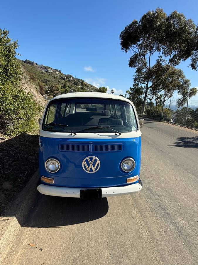 Volkswagon-1968-blue-4