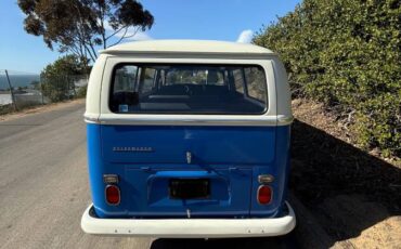 Volkswagon-1968-blue-5