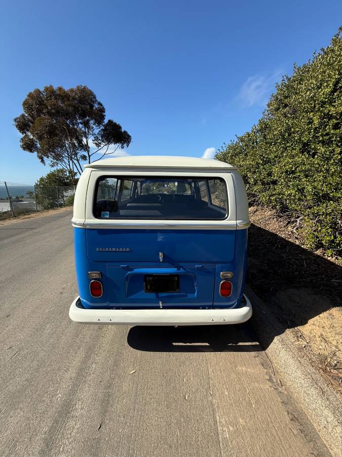 Volkswagon-1968-blue-5