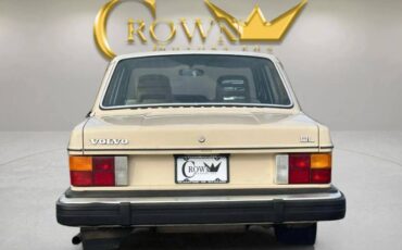 Volvo-240-1982-blue-1