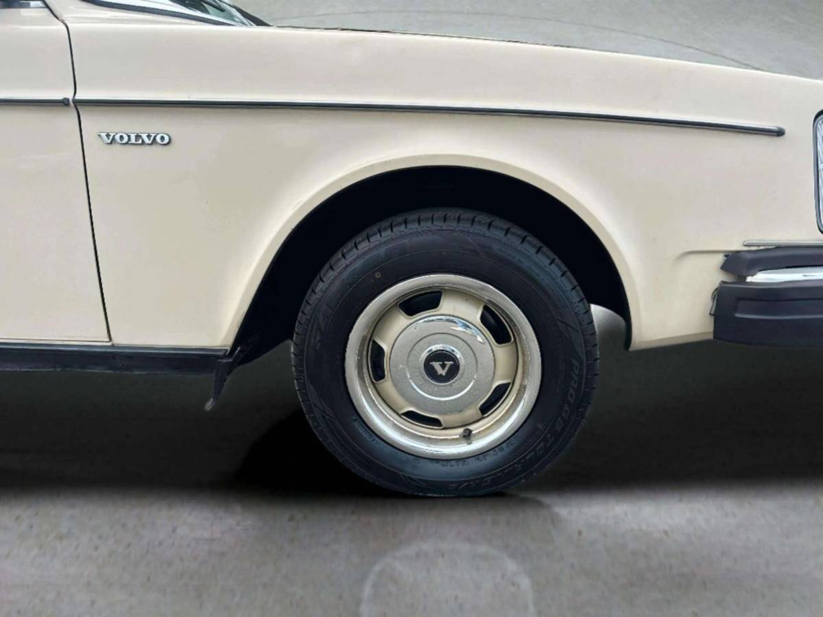 Volvo-240-1982-blue-15