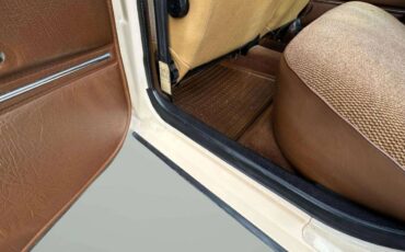 Volvo-240-1982-blue-23