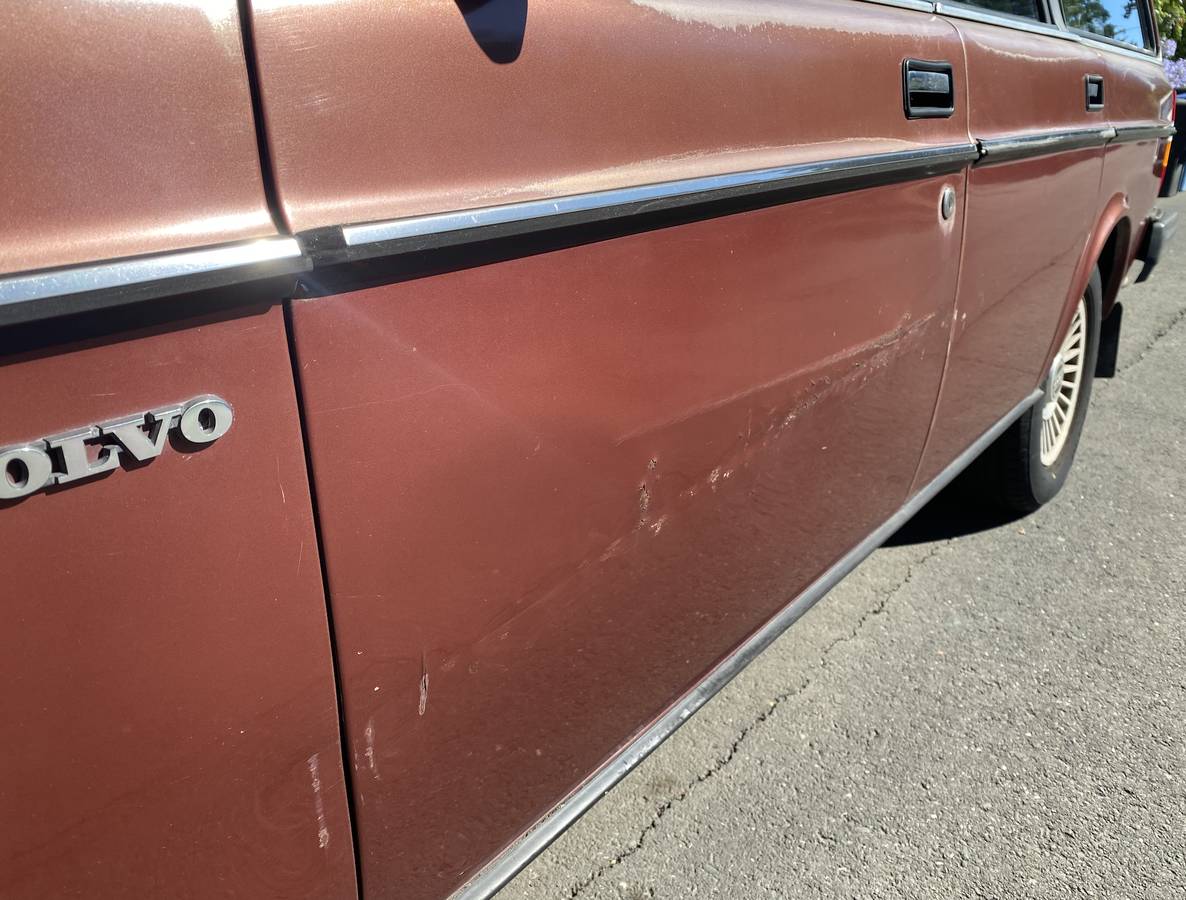 Volvo-240-1985-red-3