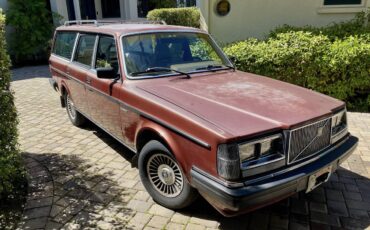 Volvo-240-1985-red