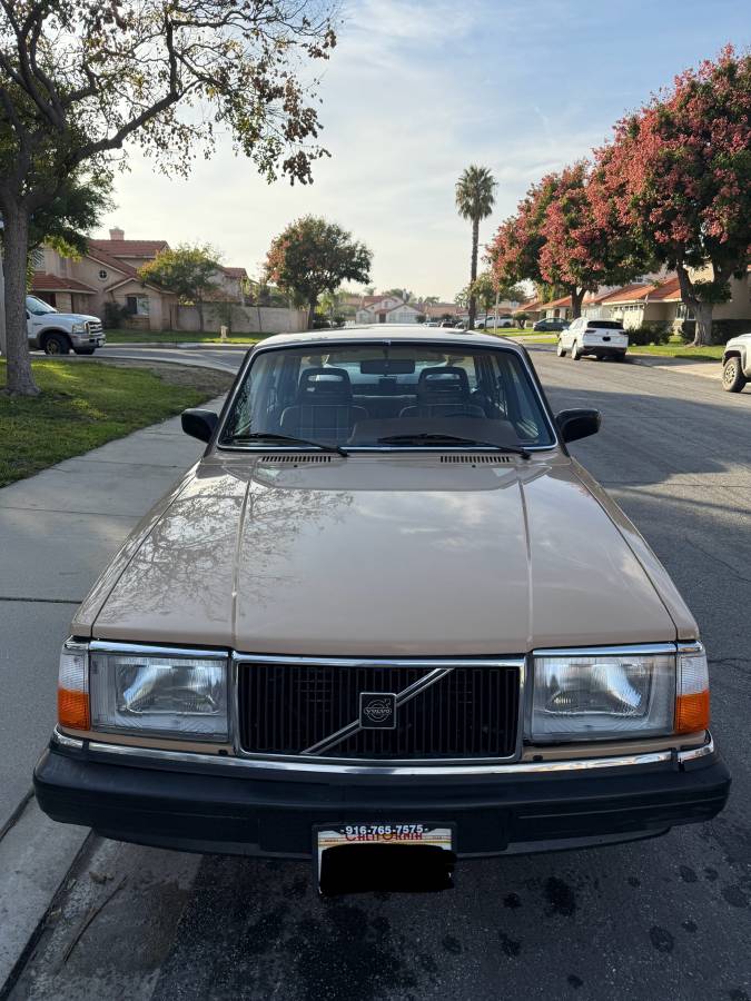 Volvo-240-1986-brown-14