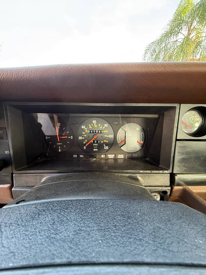 Volvo-240-1986-brown-17