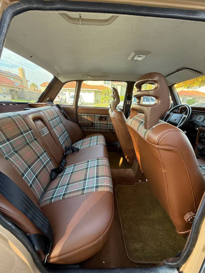 Volvo-240-1986-brown-18