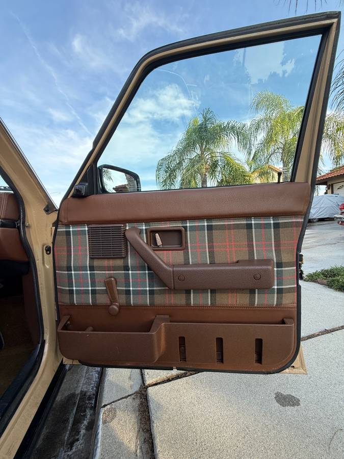 Volvo-240-1986-brown-7