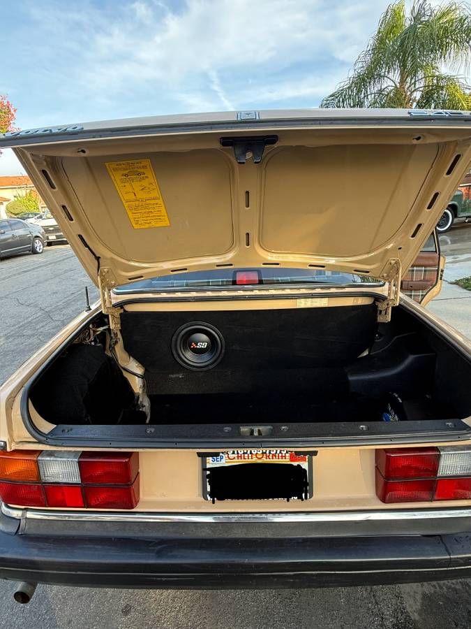 Volvo-240-1986-brown-8