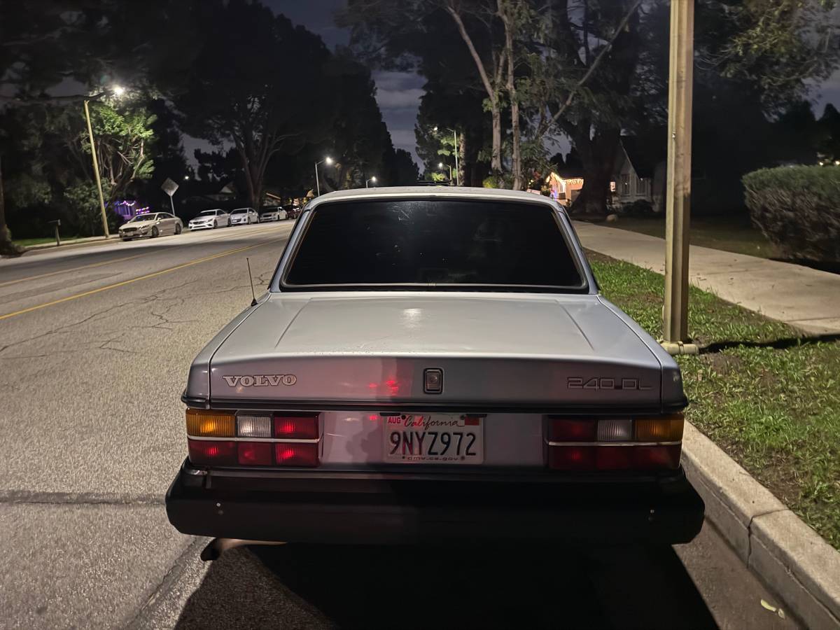 Volvo-240-1990-4