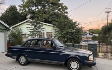 Volvo-240-1990-blue-1
