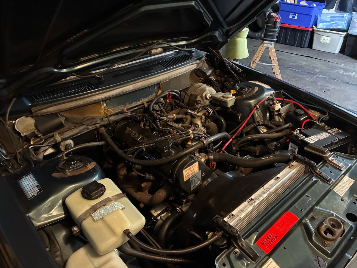 Volvo-240-1990-blue-2