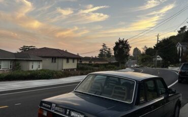 Volvo-240-1990-blue-2