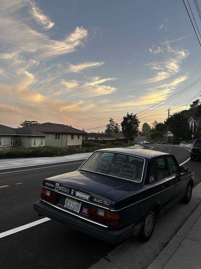 Volvo-240-1990-blue-2