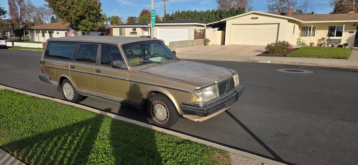 Volvo-240-1990-brown-1