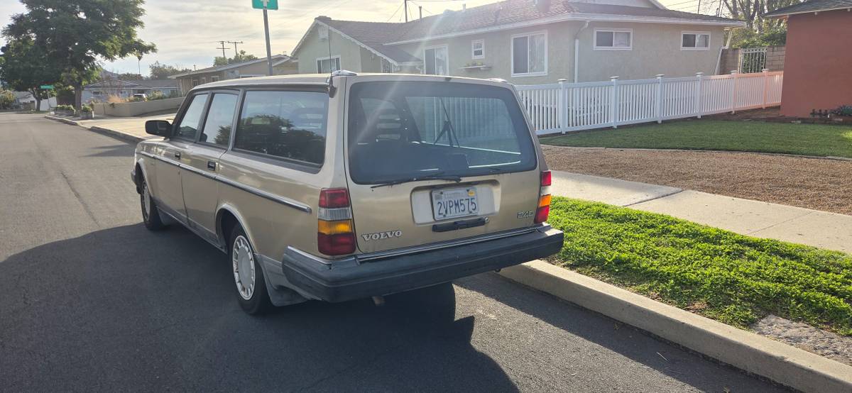 Volvo-240-1990-brown-4