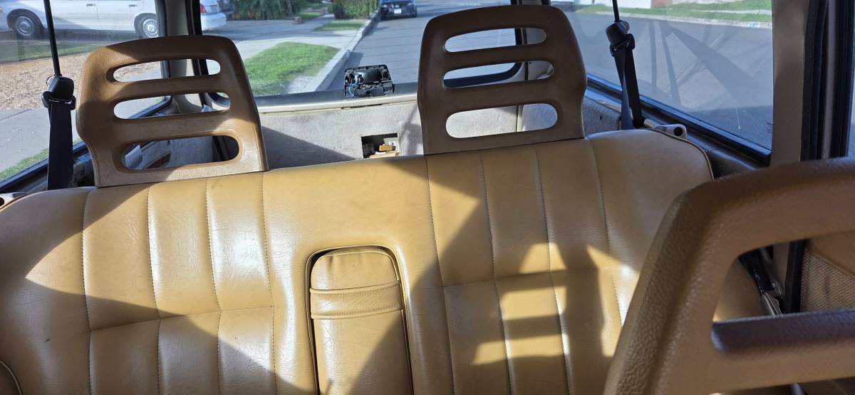 Volvo-240-1990-brown-5