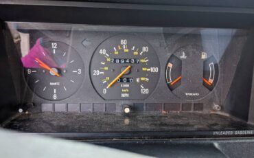 Volvo-240-1990-white-2