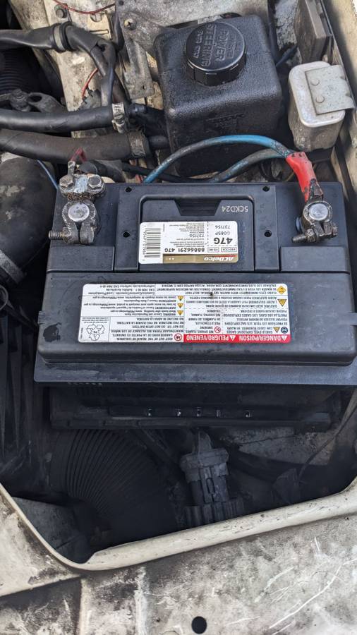 Volvo-240-1990-white-3