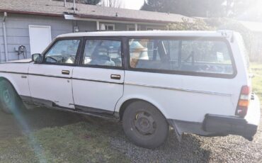 Volvo-240-1990-white