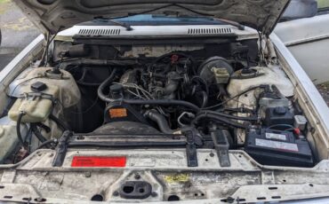 Volvo-240-1990-white-4