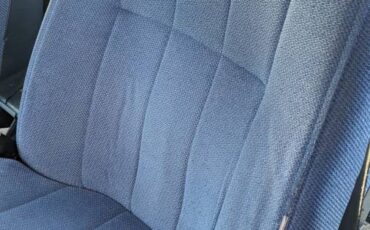 Volvo-240-1990-white-7