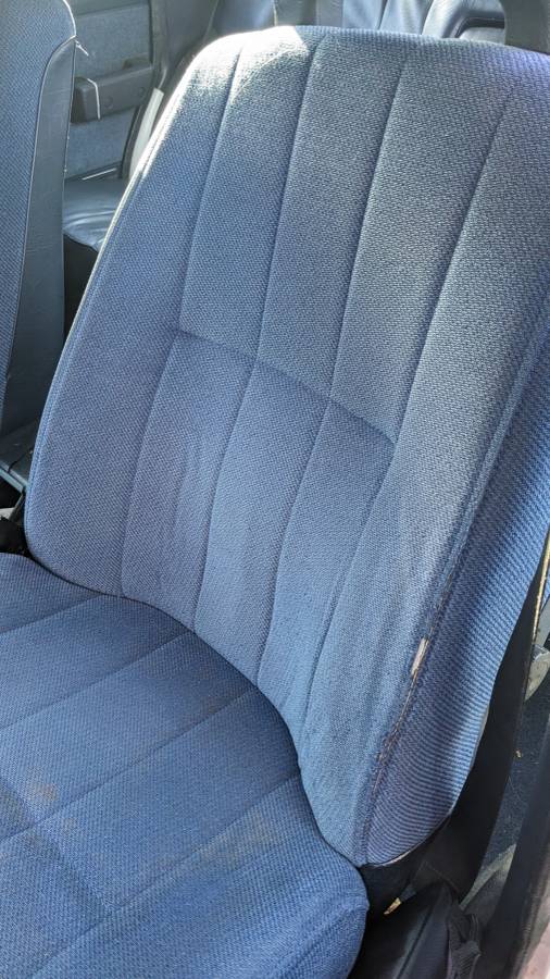 Volvo-240-1990-white-7