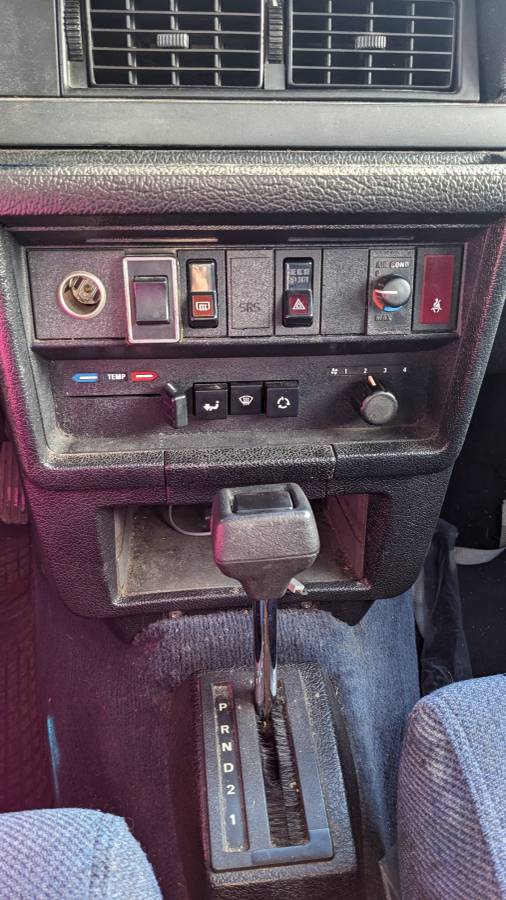 Volvo-240-1990-white-9