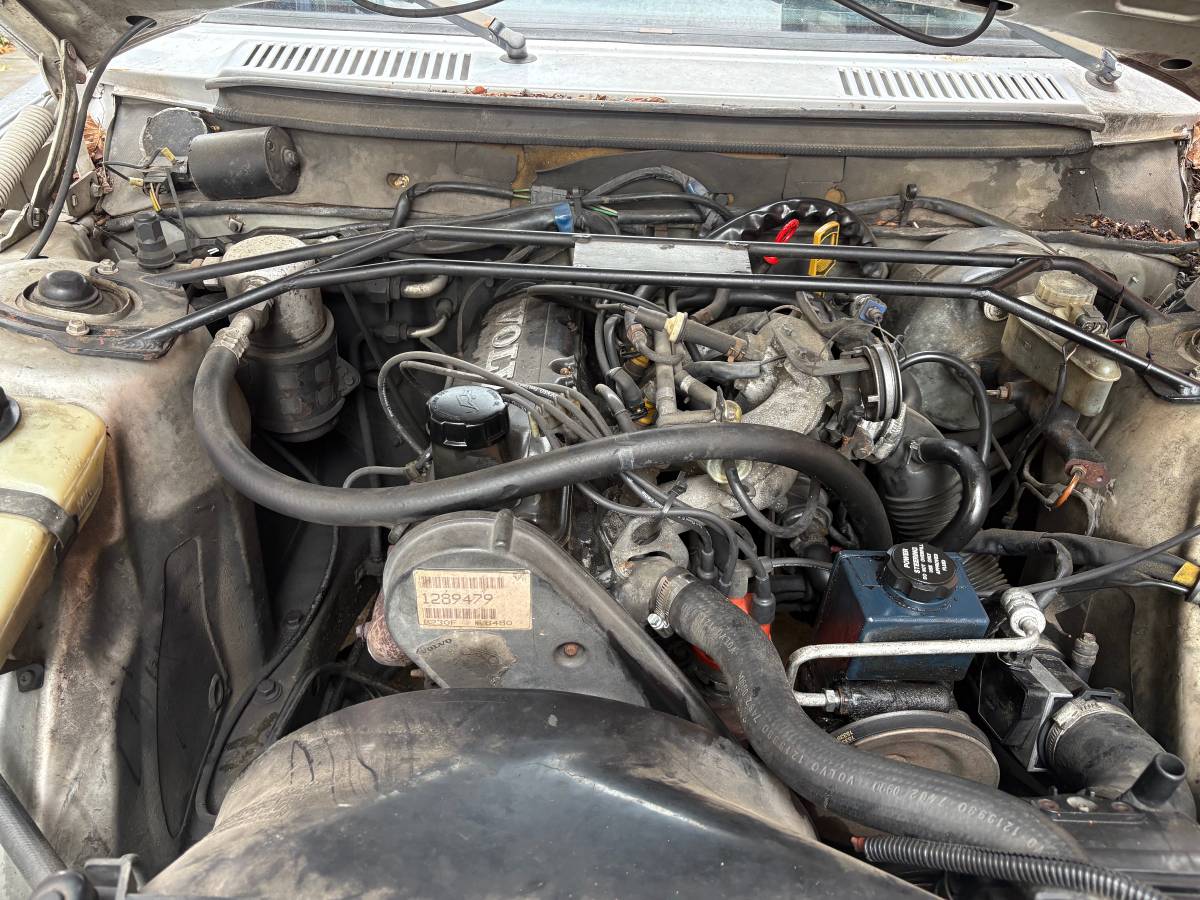 Volvo-240-1991-grey-10
