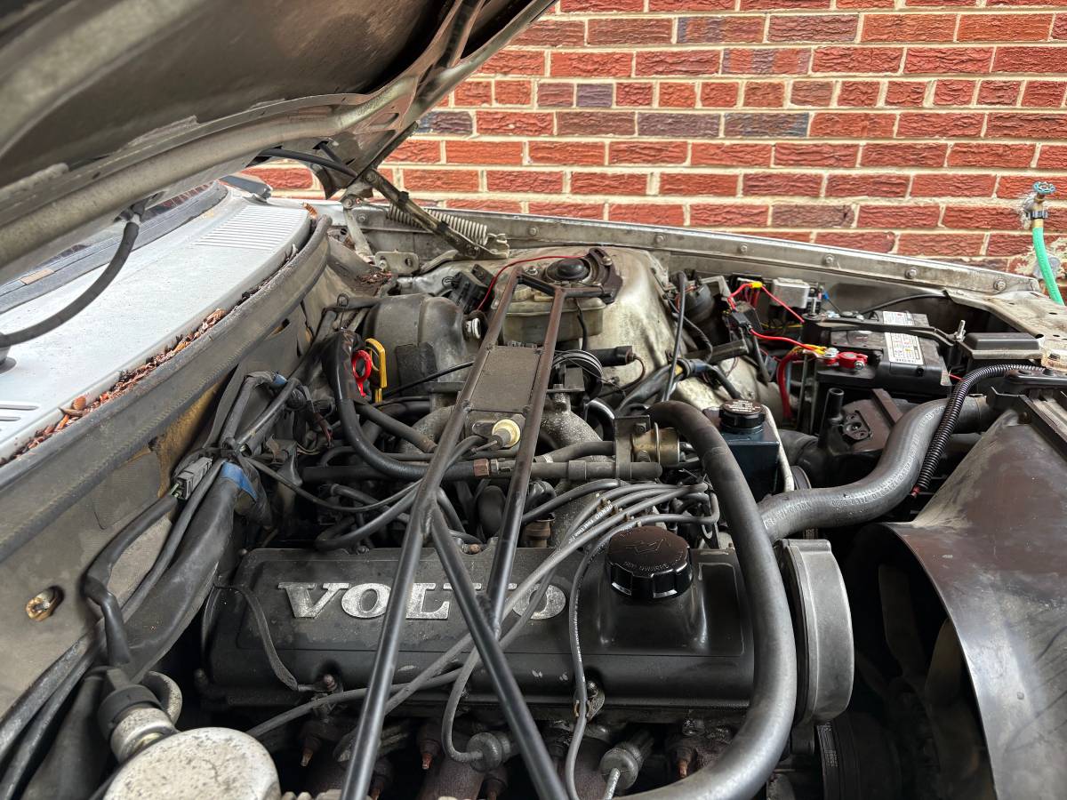 Volvo-240-1991-grey-11