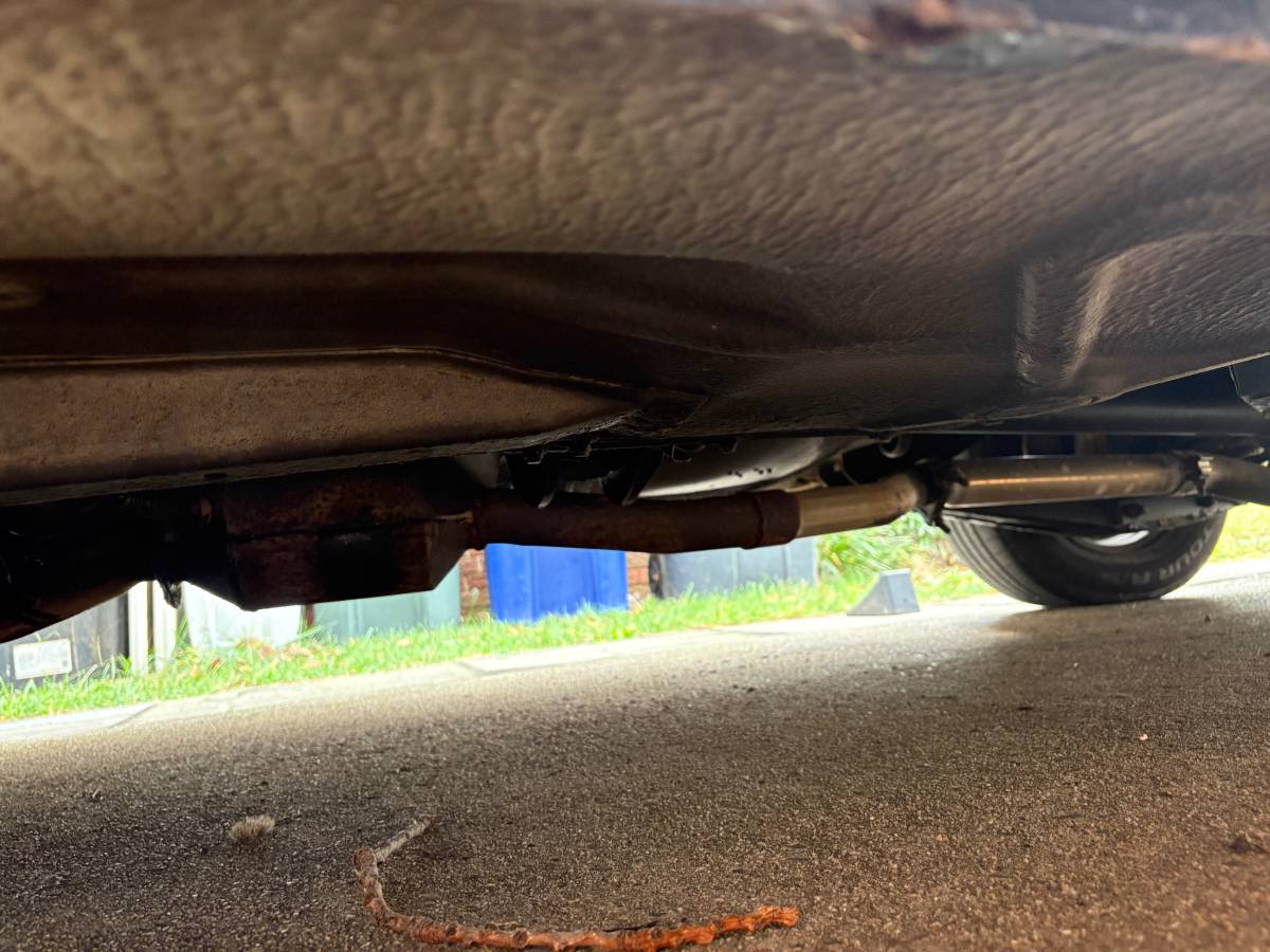 Volvo-240-1991-grey-16