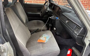 Volvo-240-1991-grey-2